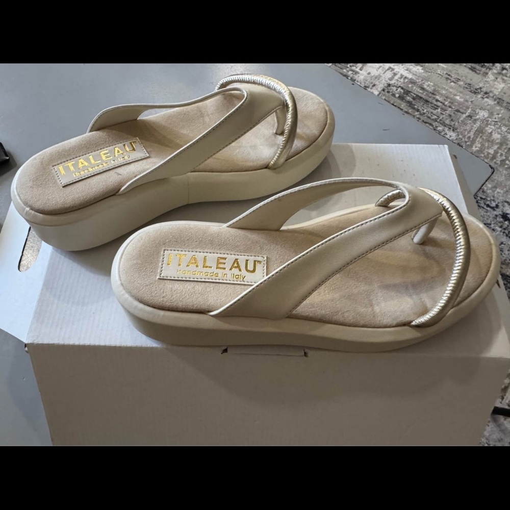 Cream Minimalist Sandals with Cushioned Footbed